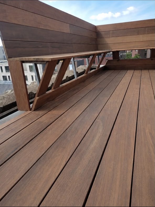 Dakterras in hardhout — Na